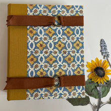 Load image into Gallery viewer, Travelers Flower Press Books