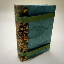 Load image into Gallery viewer, Travelers Pocket Press Books