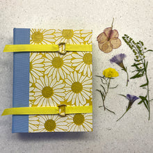 Load image into Gallery viewer, Travelers Flower Press Books