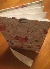Load image into Gallery viewer, Accordion Book Floral with Magnetic Closures