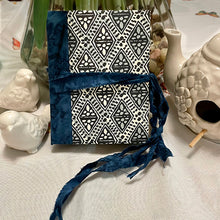 Load image into Gallery viewer, Bookmaking Class Personal: Travelers Flower Press Books
